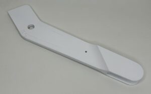 Outbound flap hinge for cirrus aircraft