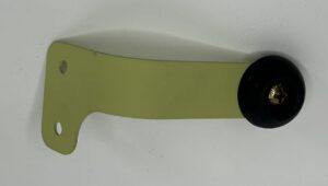 Feed tube bracket for TKS line on Cirrus with McCauley propellers