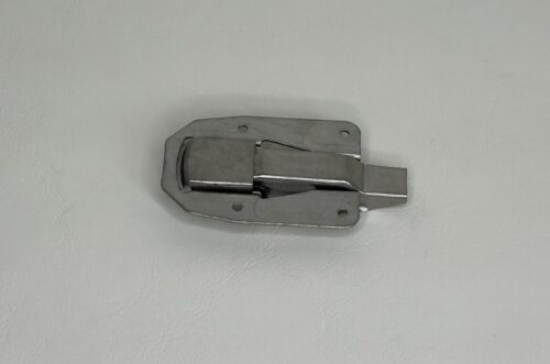 Cowl oil door latch on cirrus aircraft