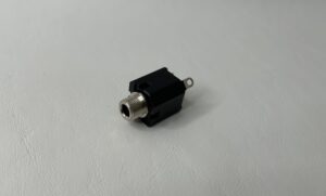 Microphone jack for cirrus aircrach